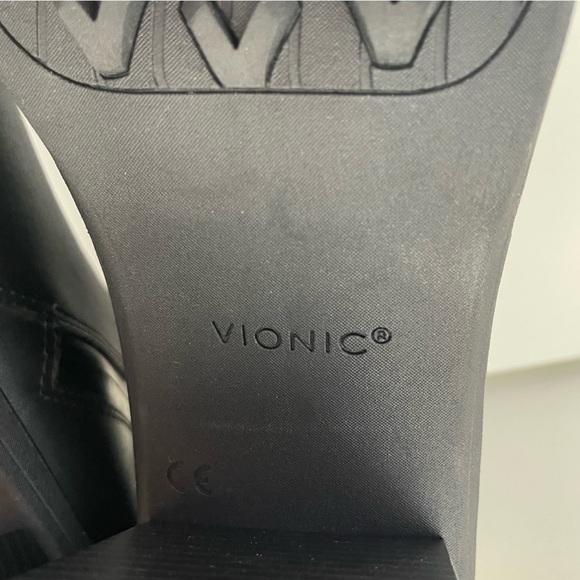 Vionic Truckee Black Leather Ankle Booties weather proof heeled boots size 9 EUC - Picture 13 of 15